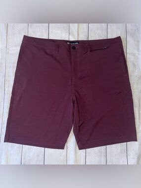 NWT Travis Mathew Men's Flat-Front Stretch Chino Shorts in Burgundy